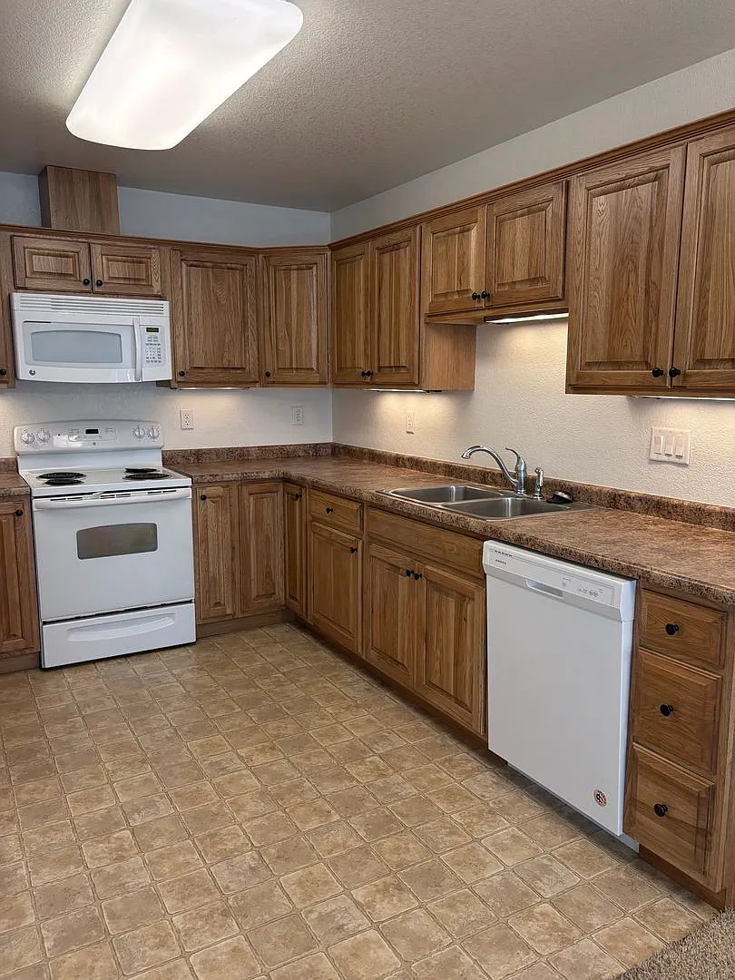 1 Bedroom/1 Bathroom Off Barnes and Oro Blanco $1300 — Photo 2