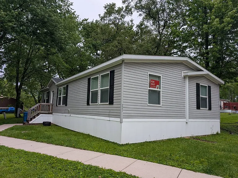 Avon Lakes Estates — Photo 27