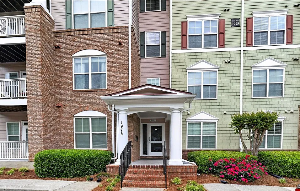 2 bed, 1253 sqft, $1,950 — Photo 3