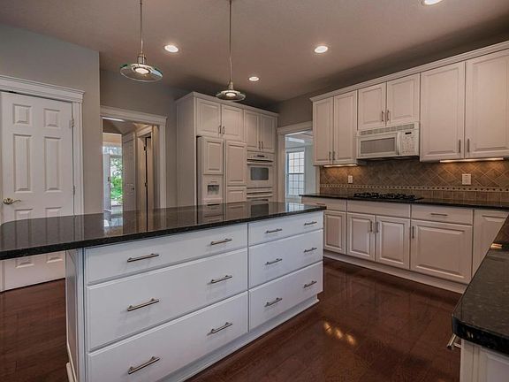 5th image of 7355 Tumblebrook Dr