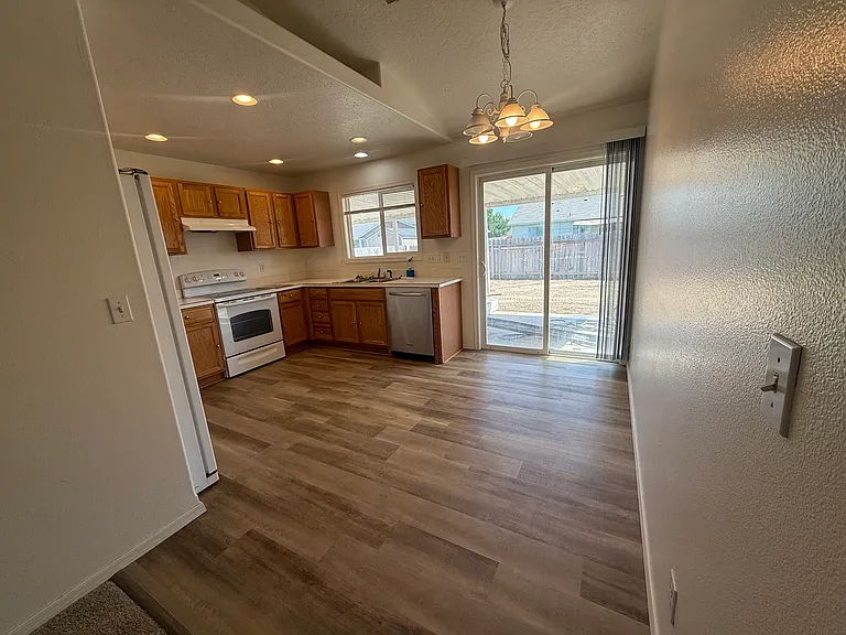 3721 Pierre Ave — Photo 3