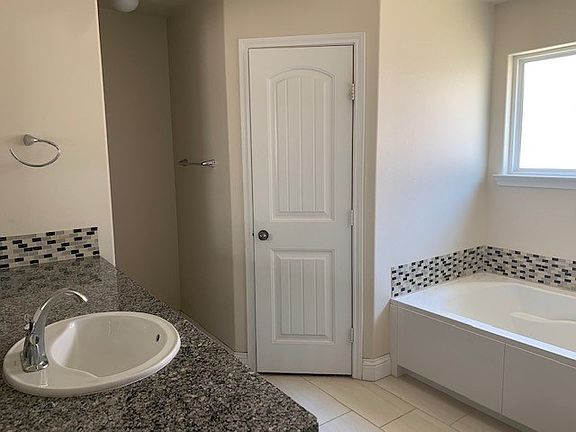 5th image of 805 E 99th Ct