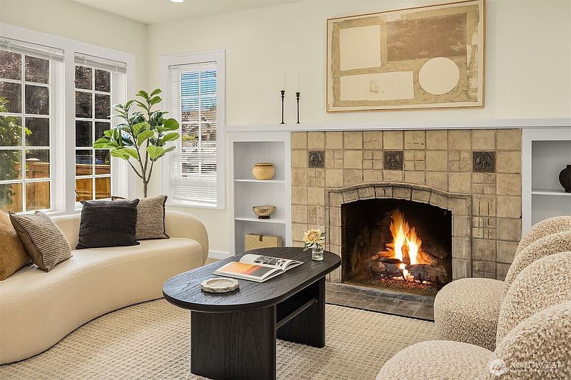 5th image of 826 NE 80th Street