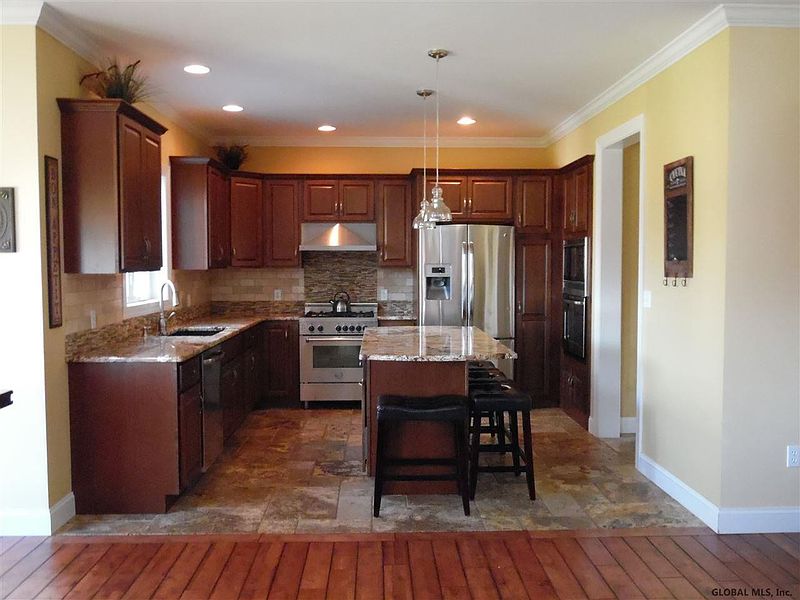 5th image of 10 SPRING FARM Lane