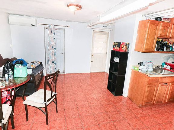 3rd image of 4824 Wilder Ave