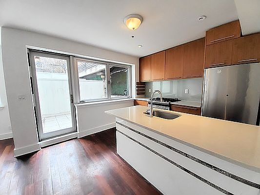 5th image of 240 Richardson St APT 1B