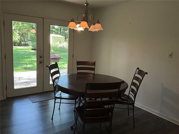 4th image of 32 Hickory Dr