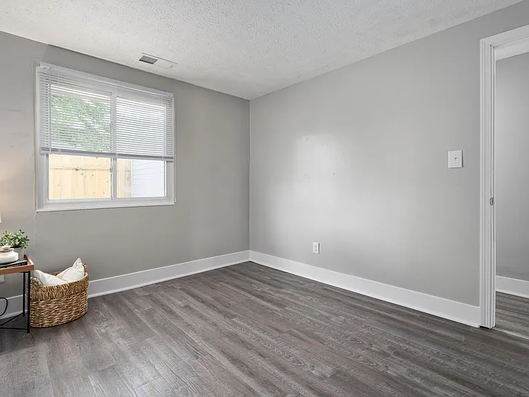 2164 Laurelwood Dr — Photo 10