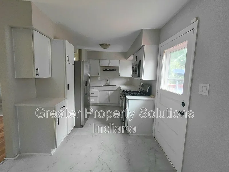 3 bed, 2.0 bath, 2350 sqft, $2,350 — Photo 3