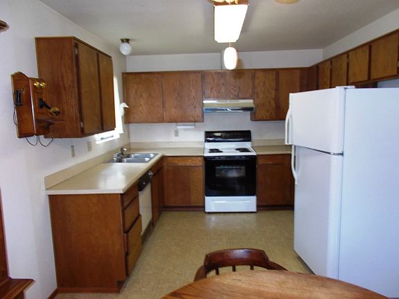 2nd image of 1165 Pioneer St