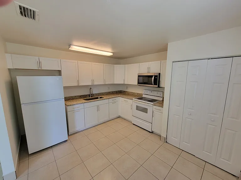3419 SE Iris St — Photo 5