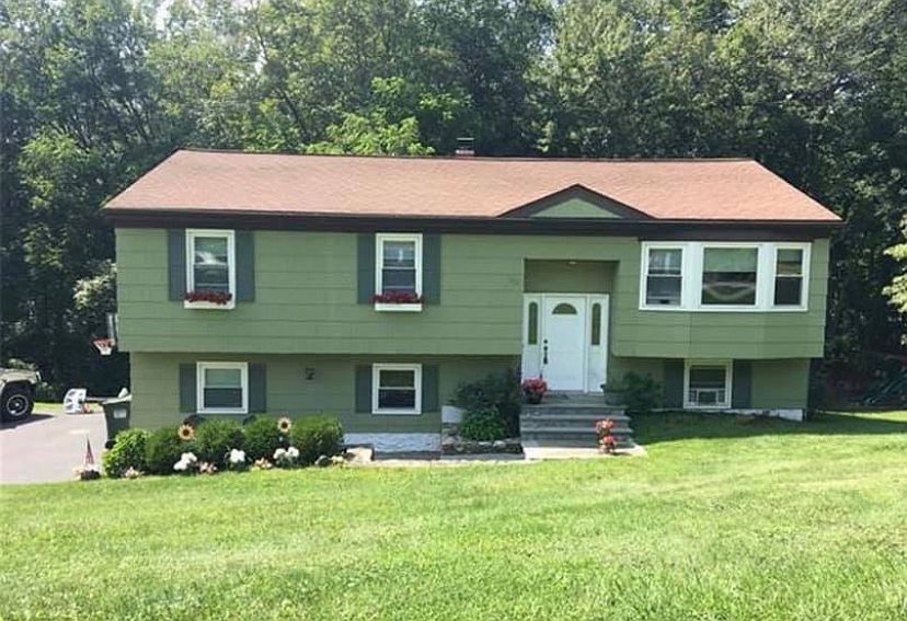 1st image of 142 Carey St