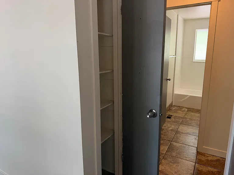 895 E Arrowhead Ln — Photo 10