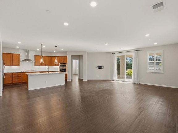 4th image of 608 Somerset Way