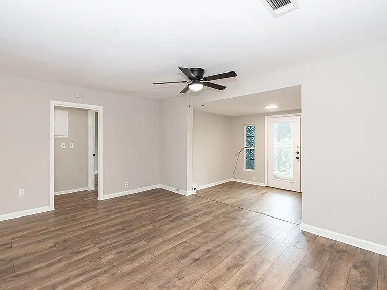 2523 S Broadway St — Photo 6
