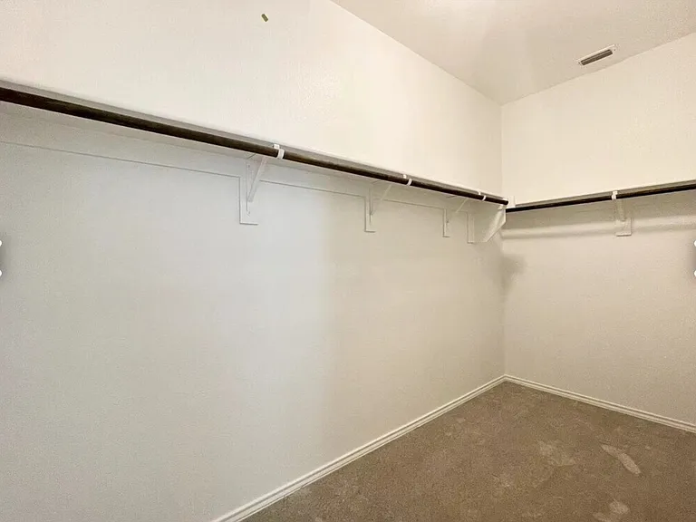 1009 Briarbush Ct — Photo 15