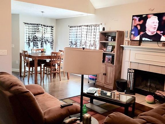 3rd image of 336 Shelby Cir