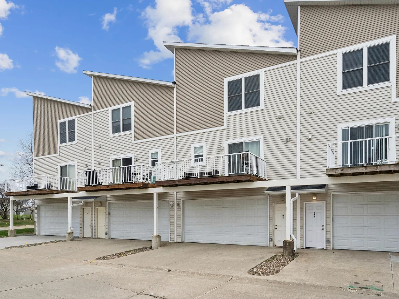3 bed, 2.5 bath, 1425 sqft, $1,800 — Photo 4