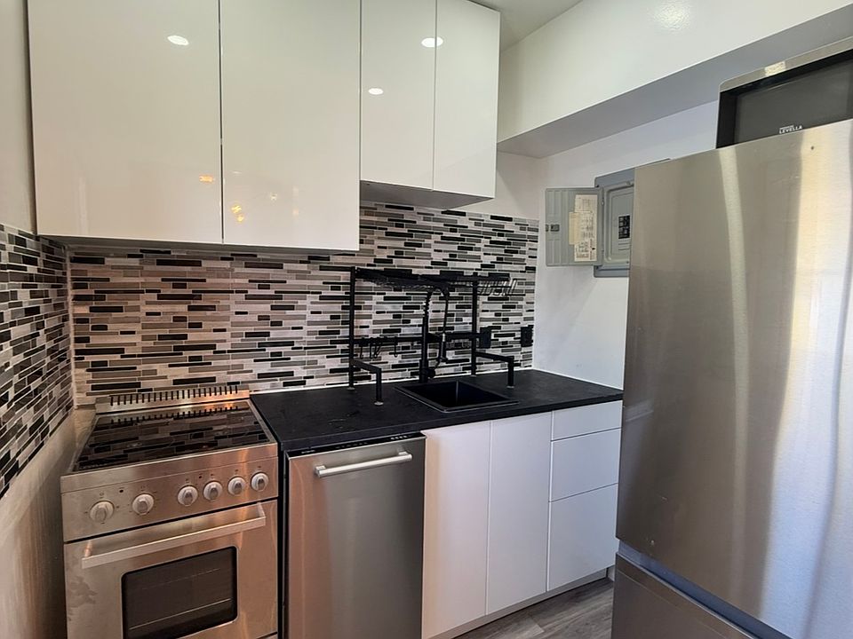 1st image of 515 NE 17th Ave APT 5