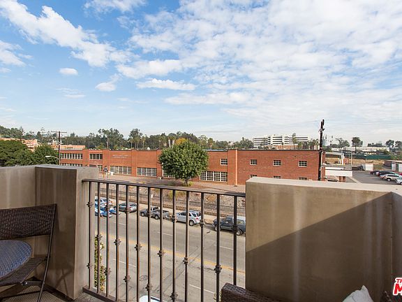 5th image of 1271 Federal Ave APT 202