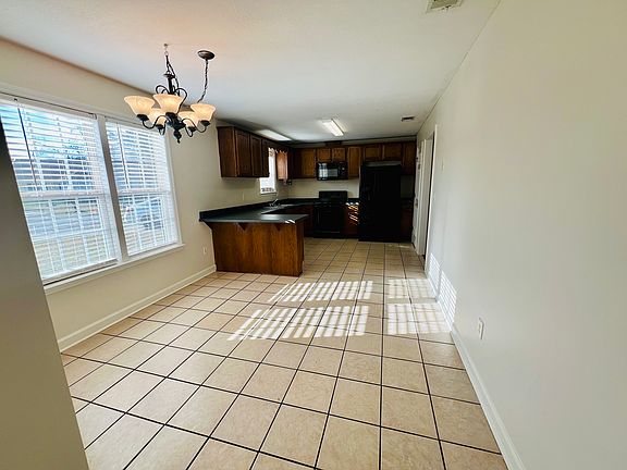 5th image of 11 Chadwick Ln