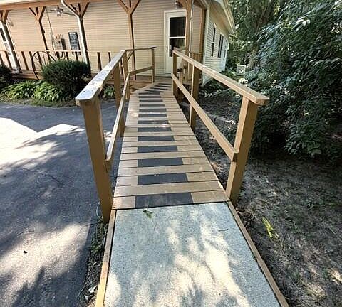 3rd image of 4084 Hartman Rd