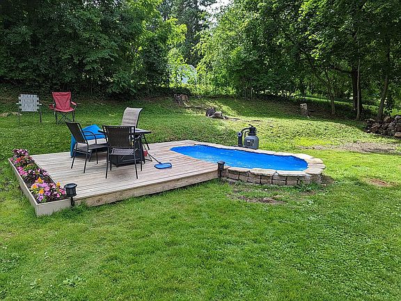  deck & heated pool