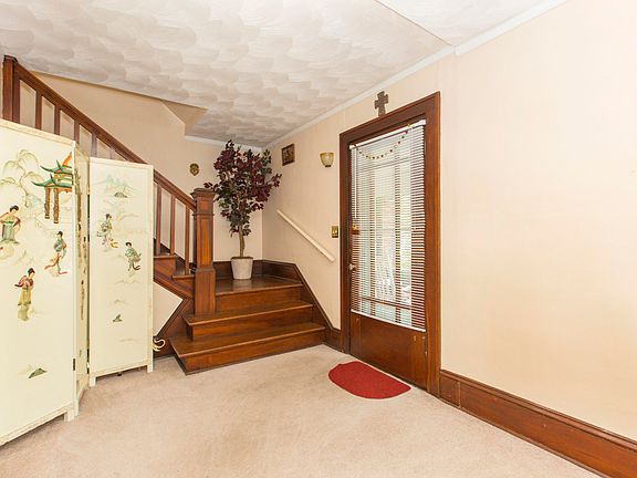 4th image of 2609 Hillcrest Ave NW