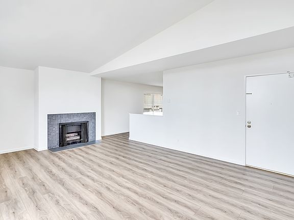 5th image of 1023 21st St APT 3