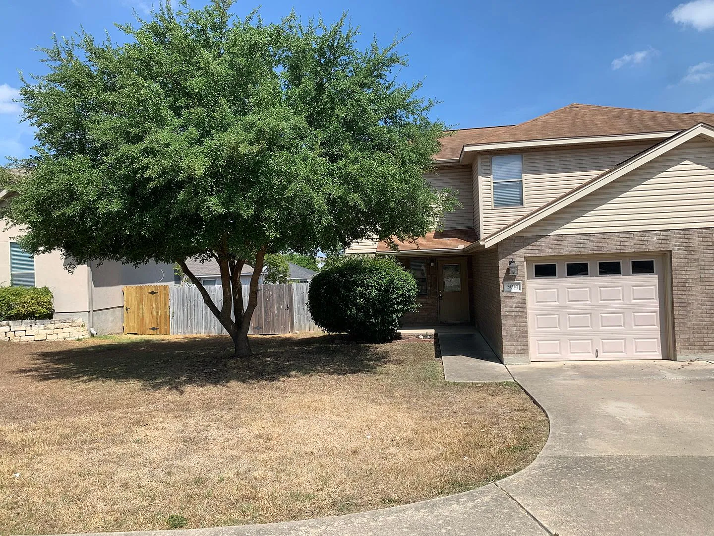 2/2.5/1 / Easy access to I35 / Large Fenced in Backyard with Covered Patio / Fridge Included / CISD — Photo 2
