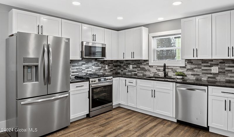 4th image of 153 John Street