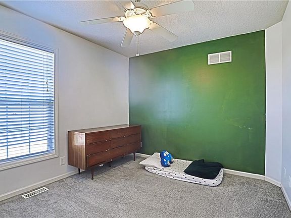 3rd image of 1601 NE 196th St