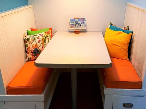 Breakfast Nook/Eat In Kitchen