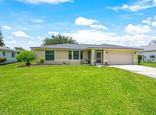 725 Grove Dr, Naples, FL 34120