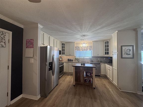 5th image of 445 Loop Dr