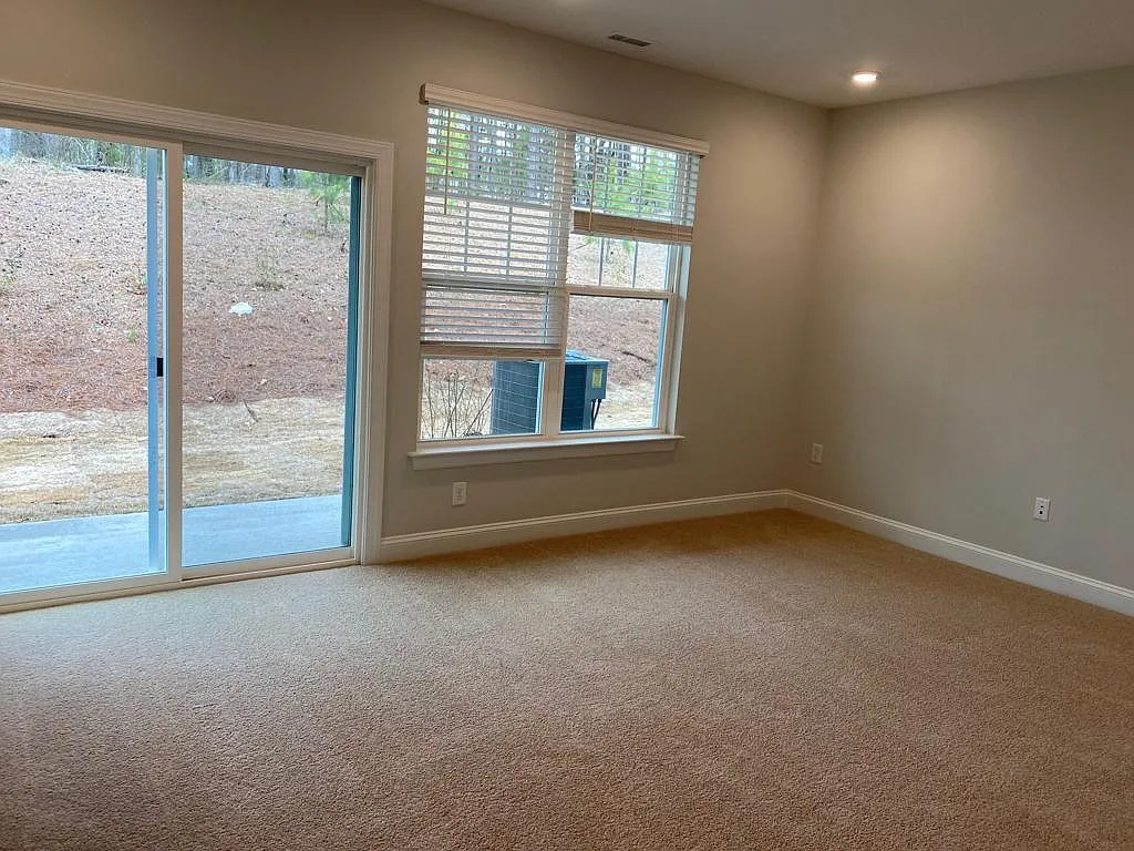 4 bed, 3.5 bath, 2307 sqft, $2,300 — Photo 3