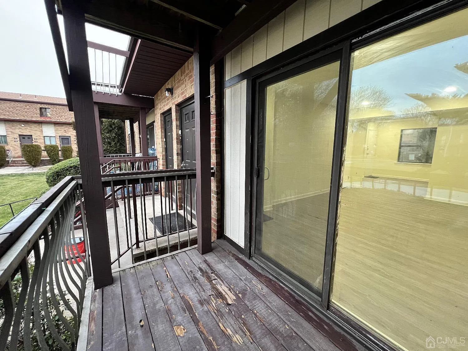 2 bed, 1.5 bath, 1077 sqft, $2,300 — Photo 2