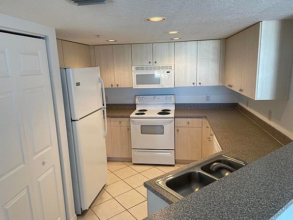 3rd image of 1801 N Flagler Drive #816
