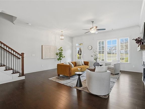 4th image of 1910 Skyfall Cir
