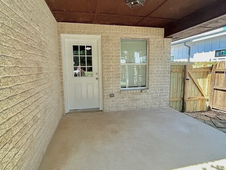 1008 N Bishop St — Photo 27