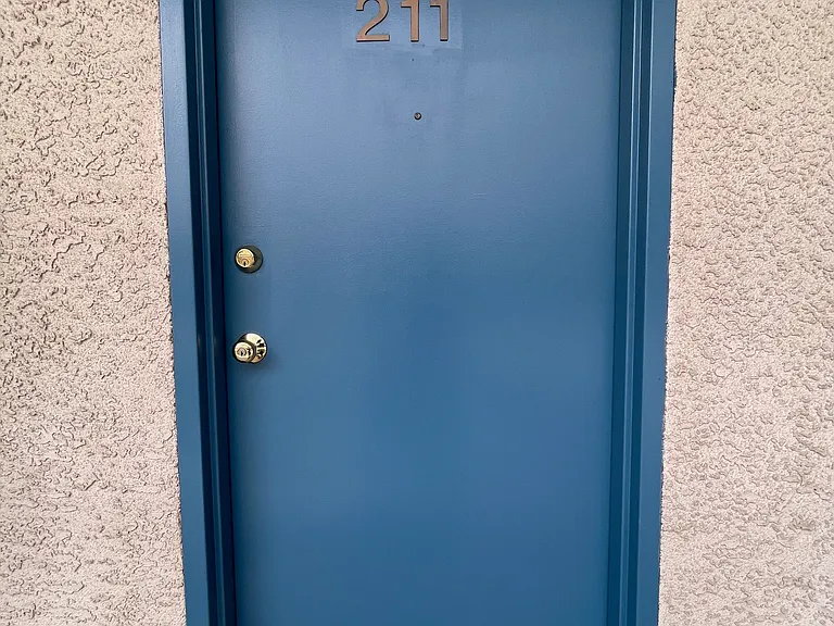 12840 Moorpark — Photo 1