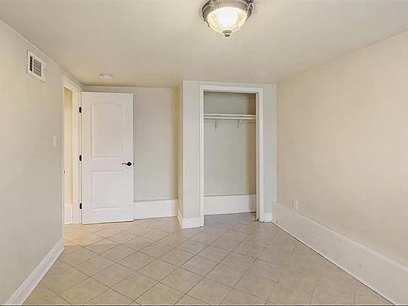 5th image of 4513 Banks St #15