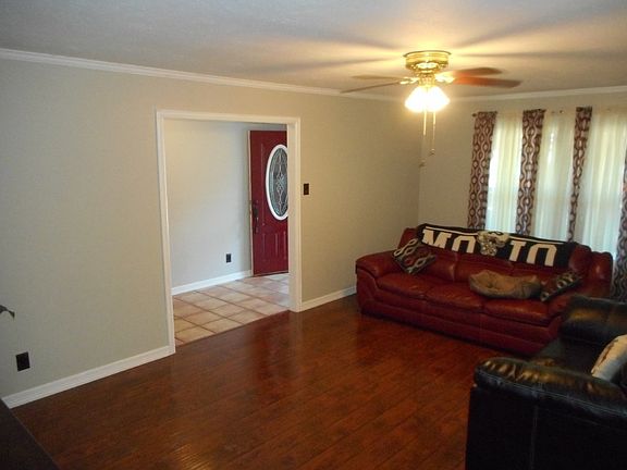 2nd image of 2811 Teakwood Dr