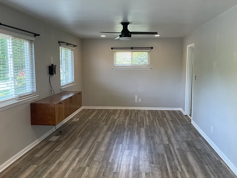 1341 Cloverdale Cir — Photo 18