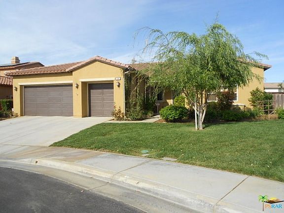 Pie shaped lot with dead end street.