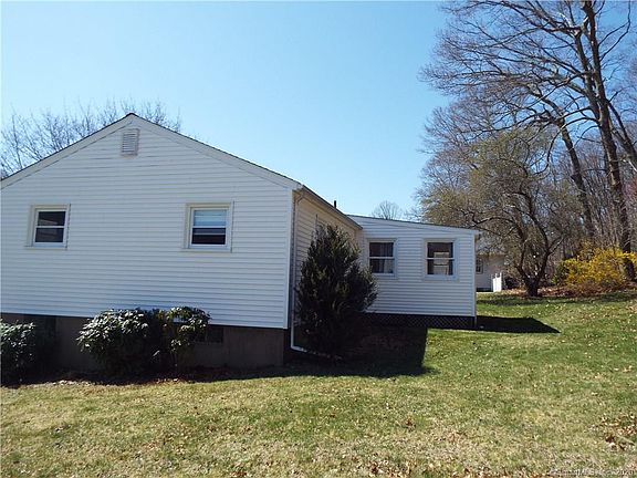 5th image of 39 Bush Hill Dr