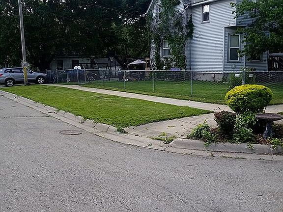 3rd image of 602 Oakley Ave