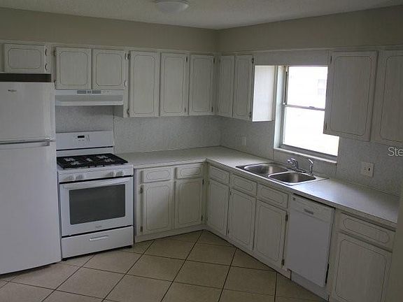 4th image of 5117 Dahlia St