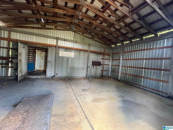 5th image of 320 22nd Ave W #320