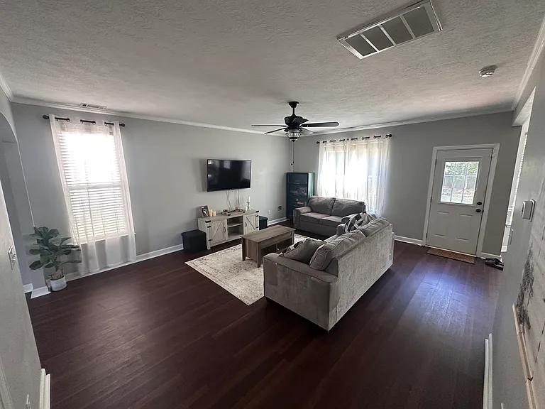 511 Sebastian Dr — Photo 7
